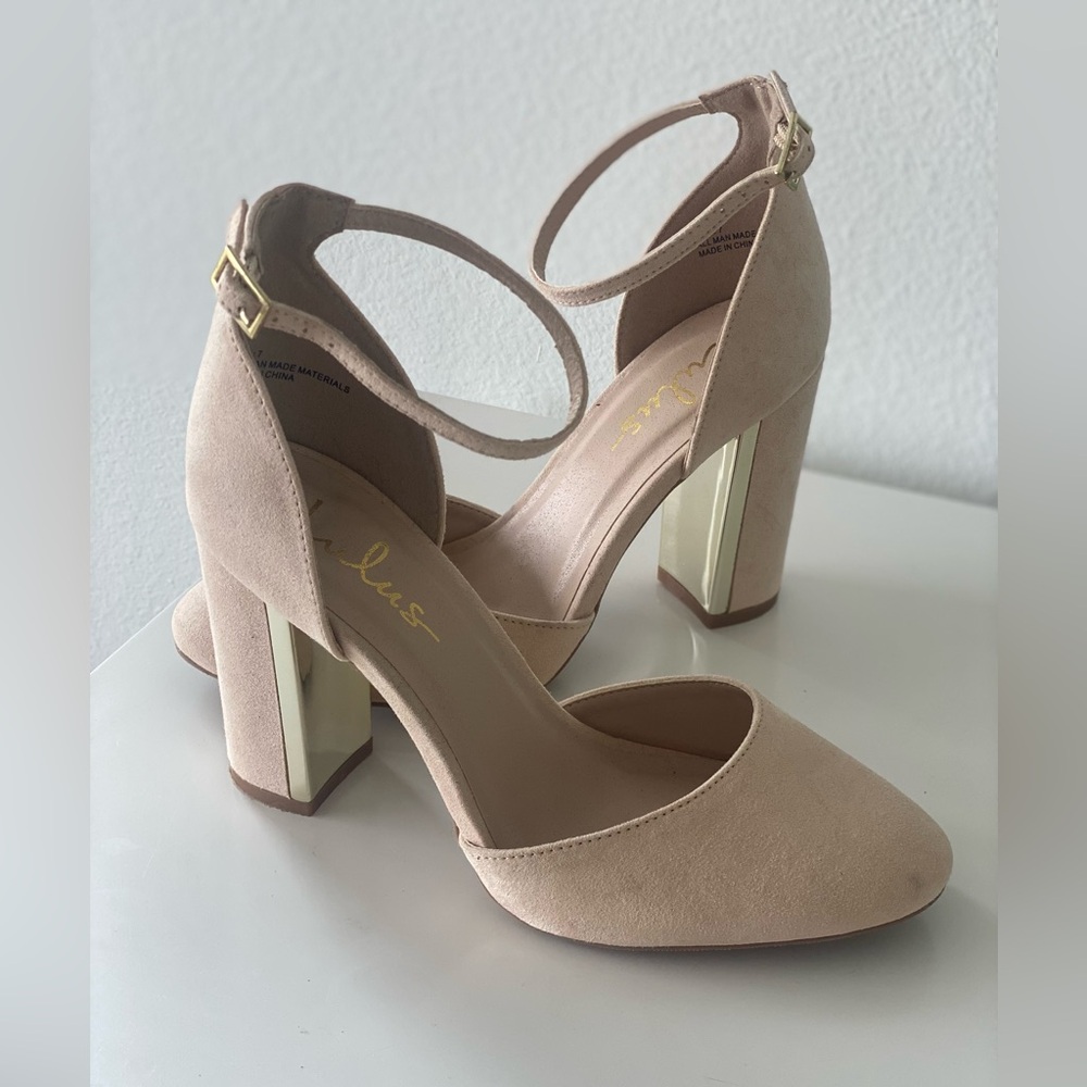 Nude heels with gold touch